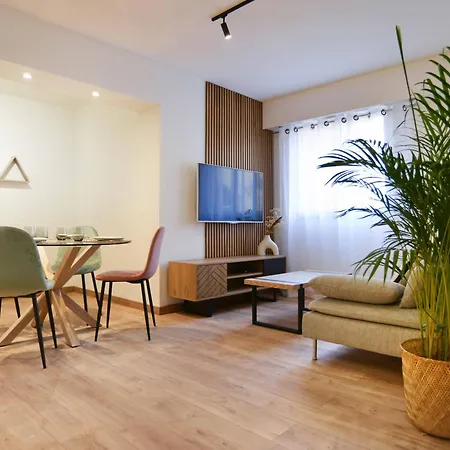 50 M & Tram Superbe Recent Apartament
